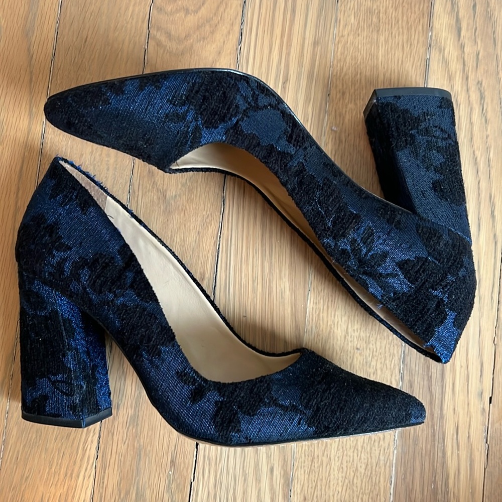 Vince Camuto Woven Navy/Black Floral Block Heel NWOT